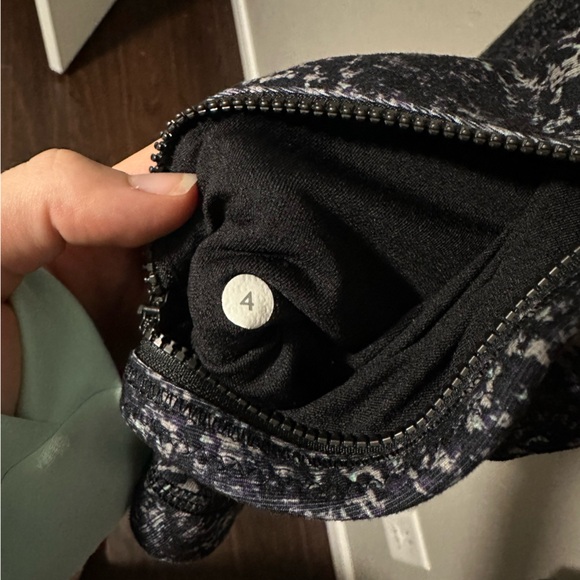 Lululemon Forme Jacket (Cuffins) Rocky Road Sand Dune Toothpaste - Picture 4 of 4